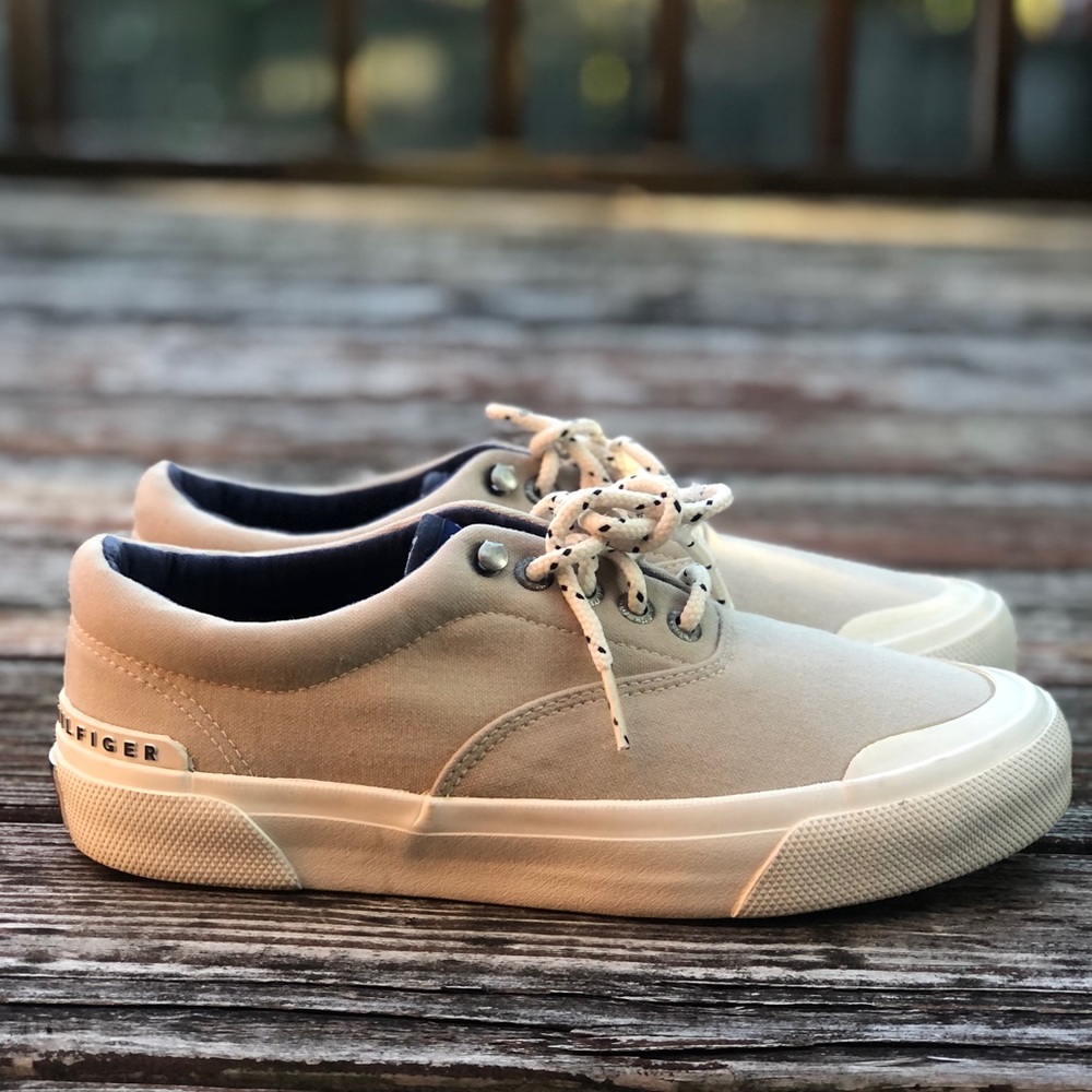 Tommy Hilfiger Vintage Sailing Gear Size 7.5
